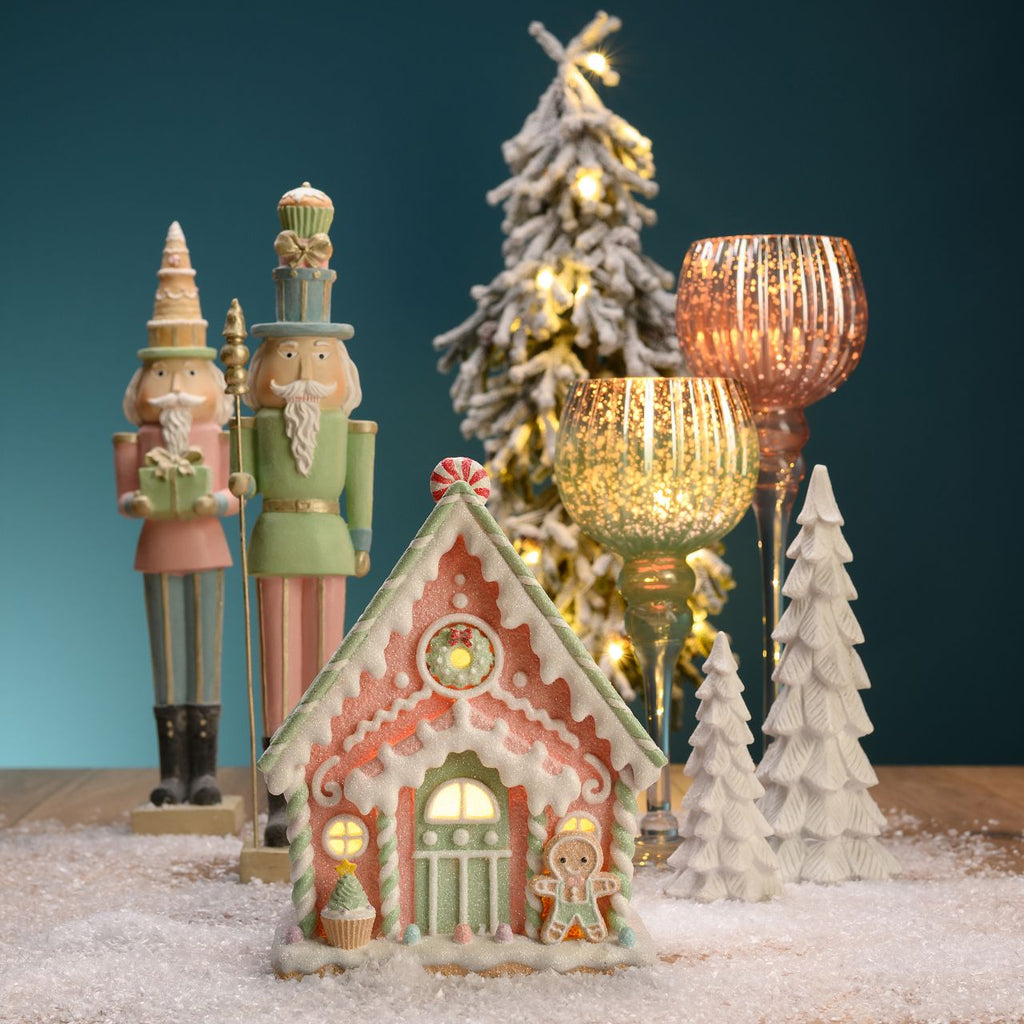 Lebkuchenhaus mit LED-Licht in Pastell